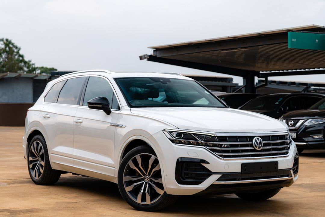 2019 VOLKSWAGEN TOUAREG R-LINE WITH SUNROOF!!!