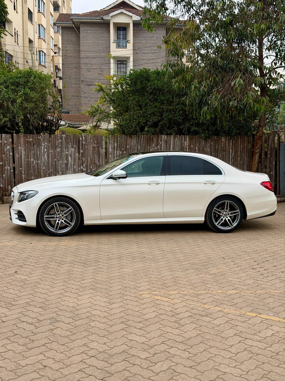 2020 MERCEDES BENZ E200
